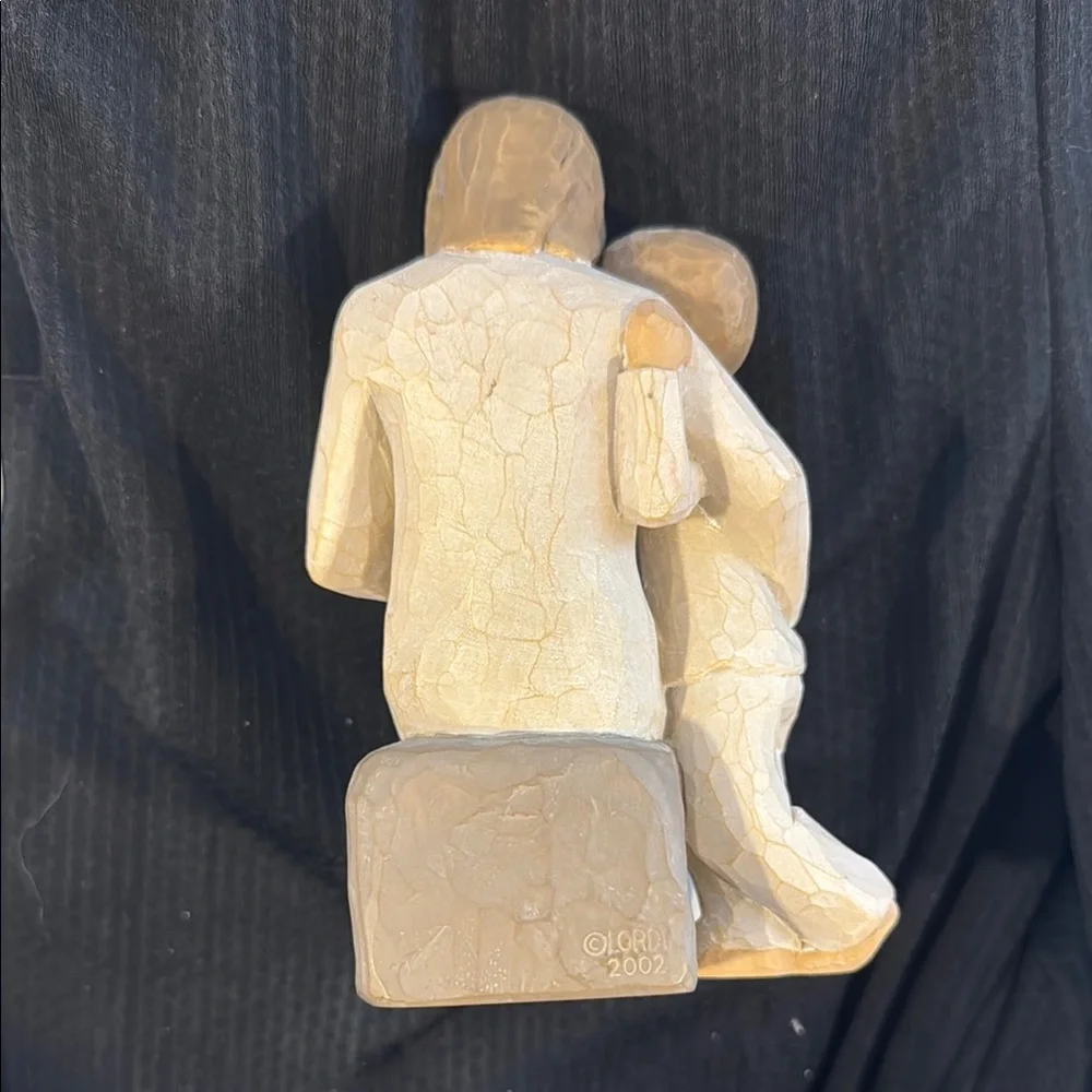 Willow Tree Quietly Figurine - Cream and Tan - Picture 4 of 6